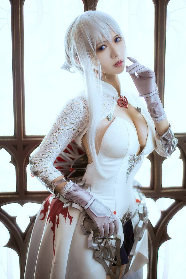 Cosplay福利/《死亡爱丽丝》白雪姬