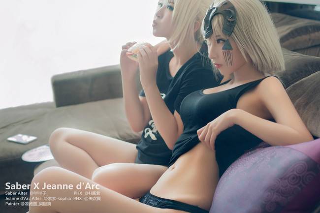 Cosplay福利/FATE 黑化 阿尔托利亚X贞德 泳装