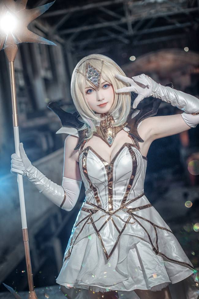 Cosplay福利/大元素使拉克丝（光）