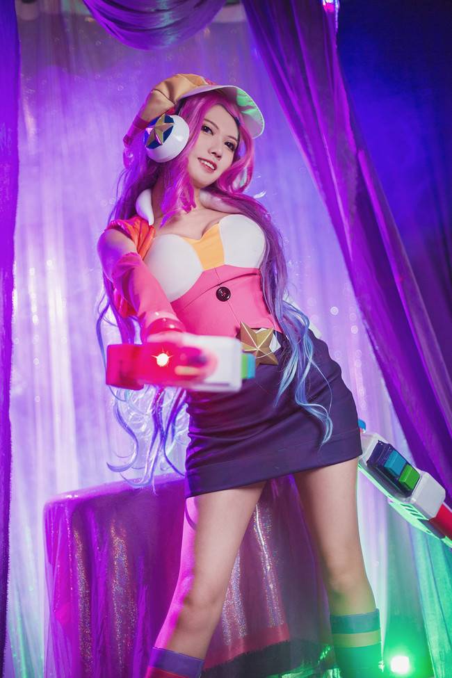 Cosplay福利/《LOL》女枪－电玩女神