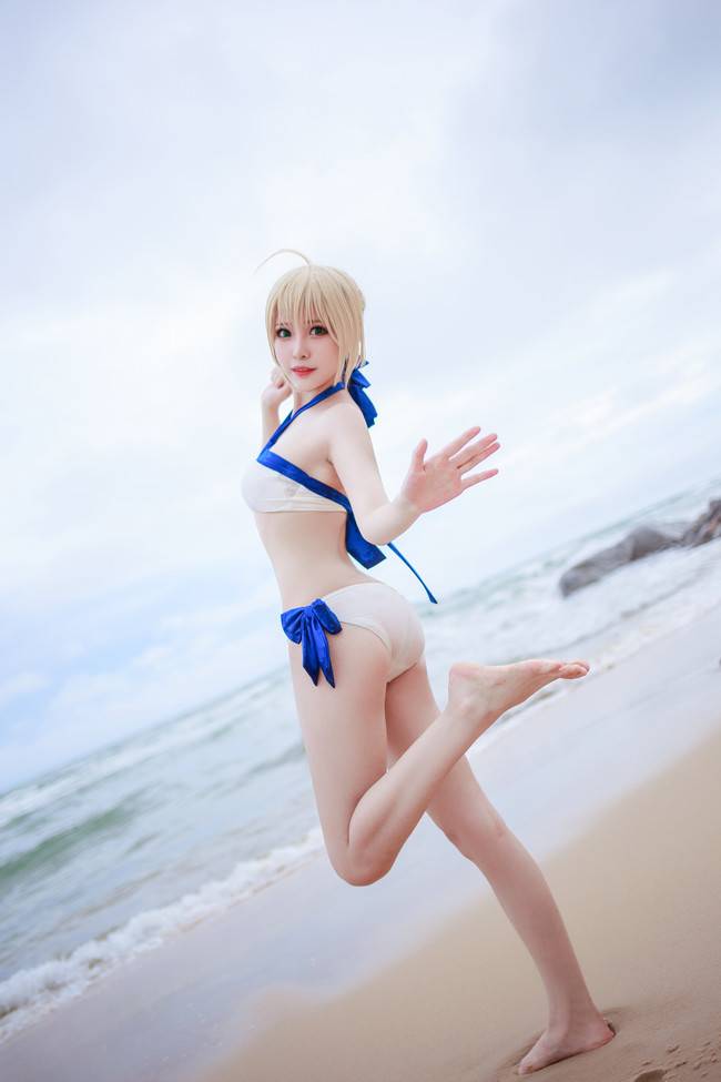 Cosplay福利/saber泳装COS正片