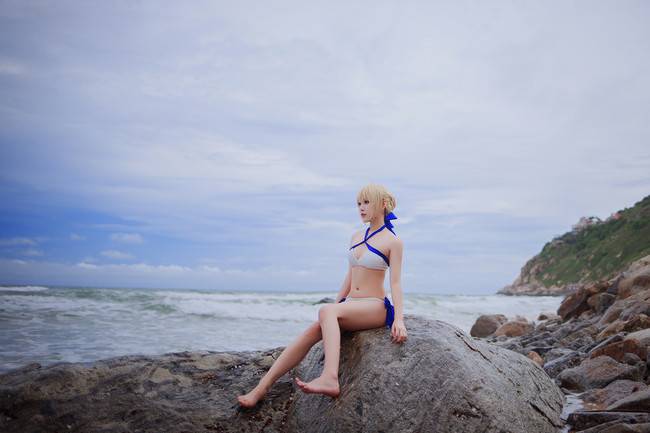 Cosplay福利/saber泳装COS正片