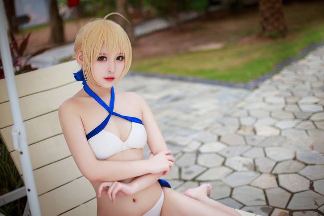 Cosplay福利/saber泳装COS正片