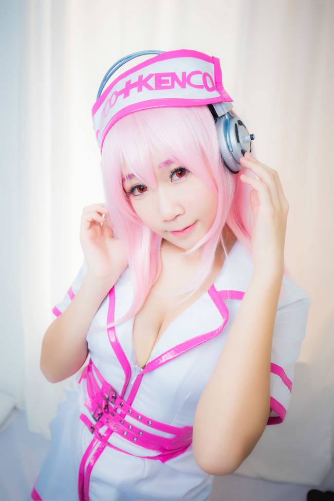 Cosplay福利/巨乳超级索尼子性感护士装黑丝福利cosplay写真图片