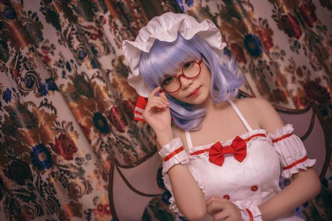 Cosplay福利/东方Project蕾米莉亚女仆萝莉白丝cosplay私房福利