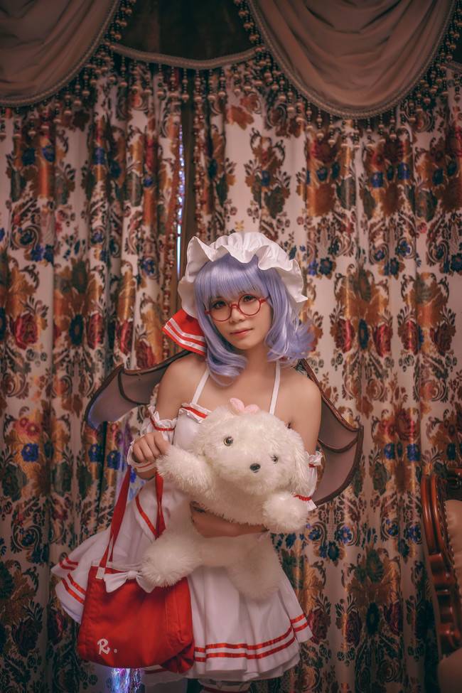 Cosplay福利/东方Project蕾米莉亚女仆萝莉白丝cosplay私房福利