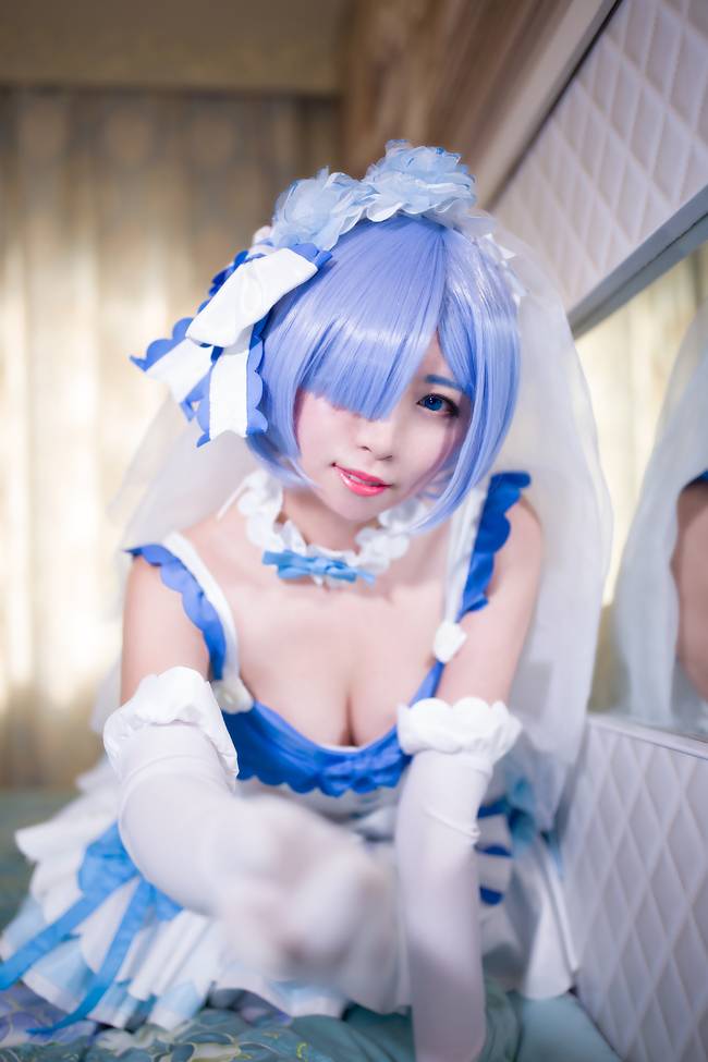 Cosplay福利/萌妹子蕾姆礼服婚纱白丝cosplay福利
