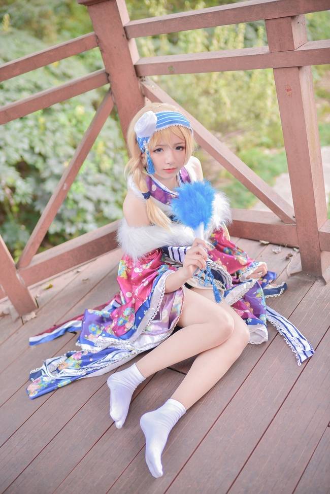 Cosplay福利/LoveLive!绚濑绘里性感美女肉色丝袜美腿福利cosplay