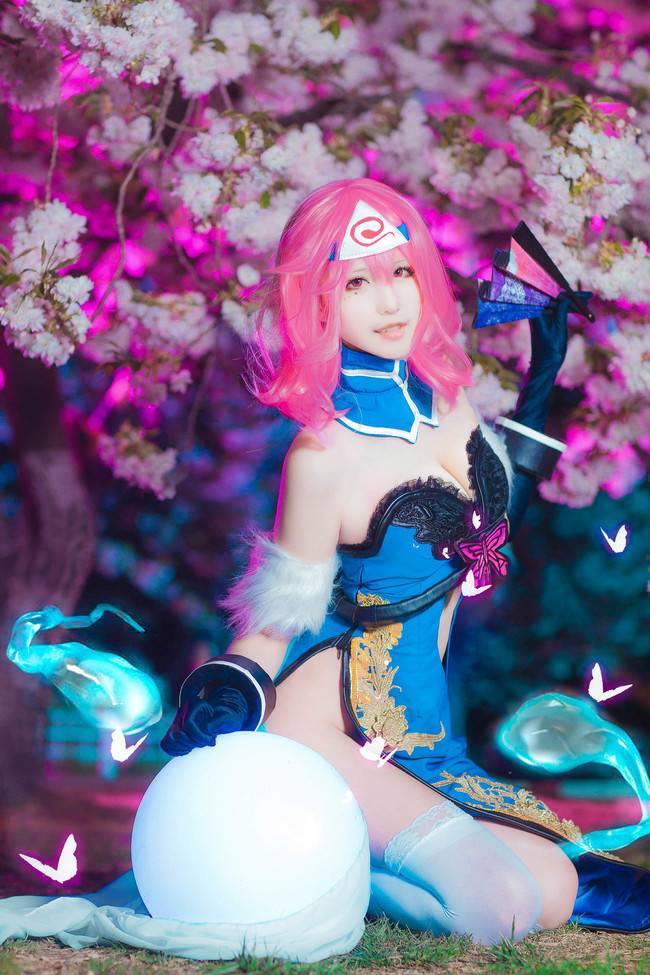 Cosplay福利/东方Project西行寺幽幽子 御姐长腿白丝