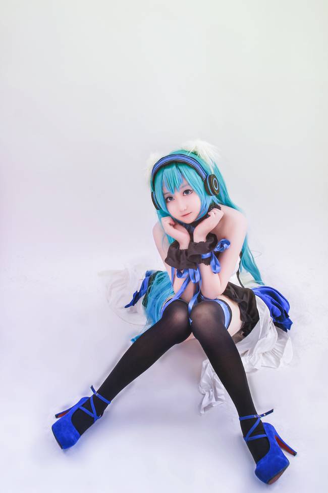 Cosplay福利/VOCALOID初音未来性感美腿黑丝cosplay福利