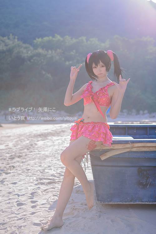 Cosplay福利/Love Live!矢泽妮可泳装萝莉裸足cosplay福利
