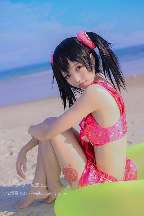 Cosplay福利/Love Live!矢泽妮可泳装萝莉裸足cosplay福利