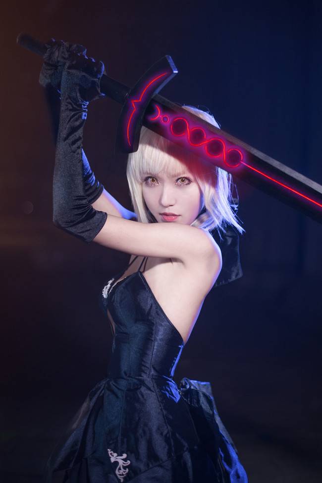 Cosplay福利/Fate/Grand Order 黑saber 满破