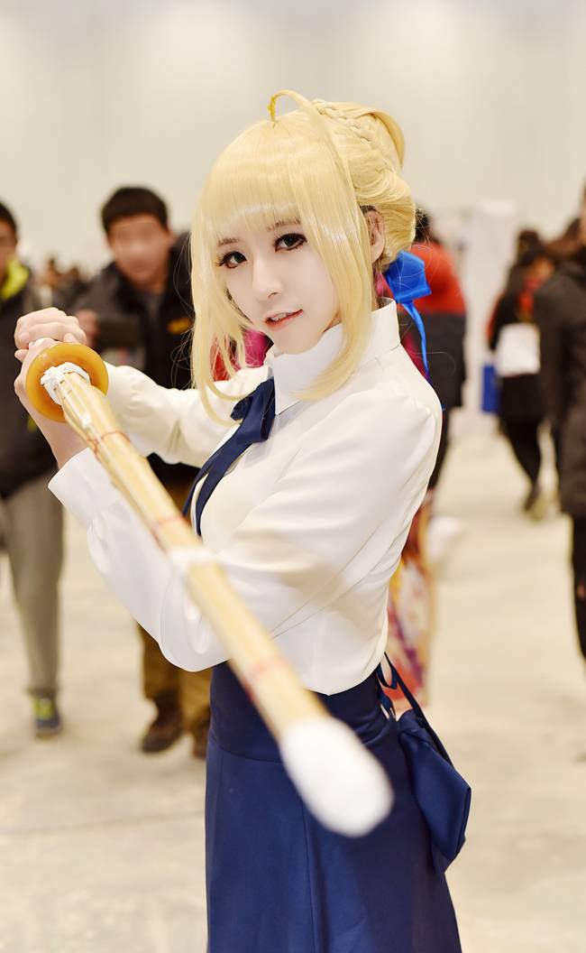 Cosplay福利/FateZero Saber制服黑丝cosplay美女福利