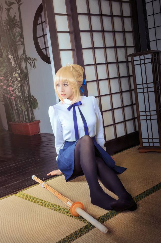 Cosplay福利/FateZero Saber制服黑丝cosplay美女福利