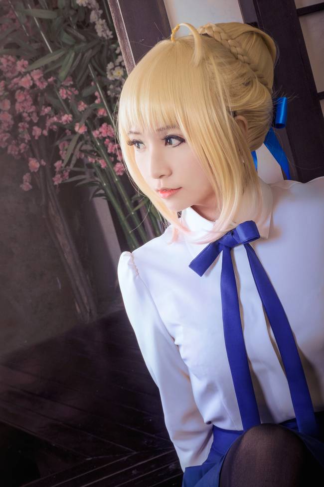 Cosplay福利/FateZero Saber制服黑丝cosplay美女福利