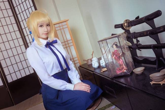 Cosplay福利/FateZero Saber制服黑丝cosplay美女福利