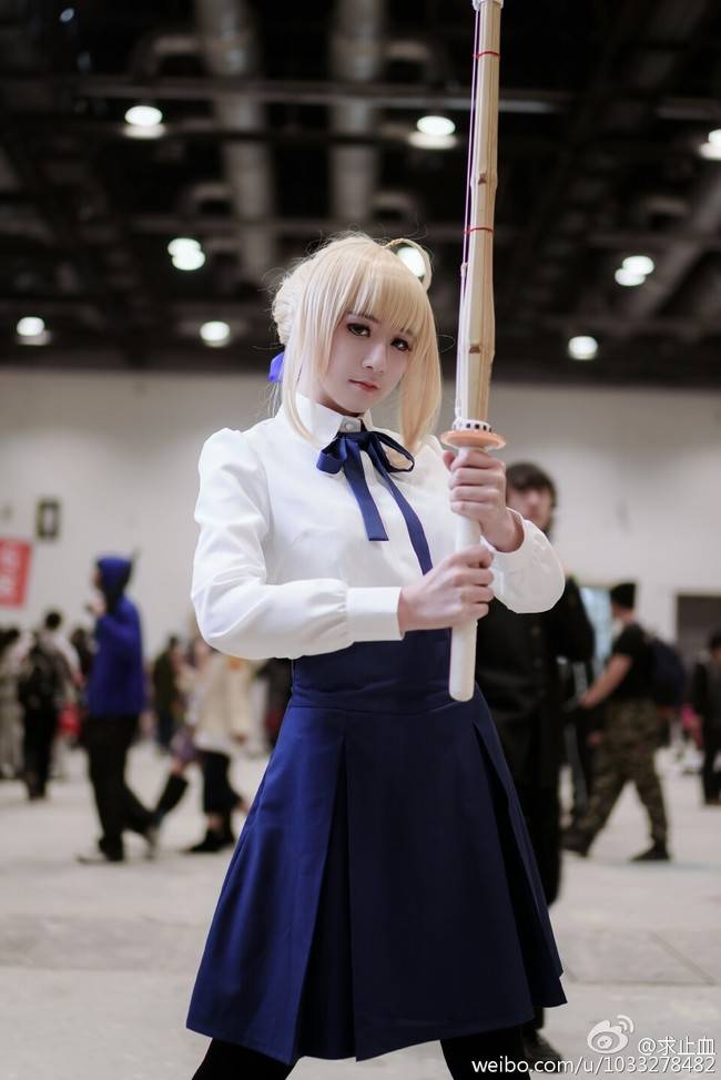 Cosplay福利/FateZero Saber制服黑丝cosplay美女福利
