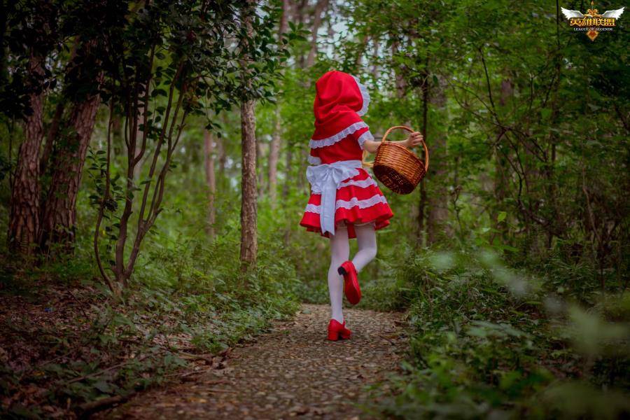 Cosplay福利/英雄联盟小红帽安妮cosplay白丝萝莉图片