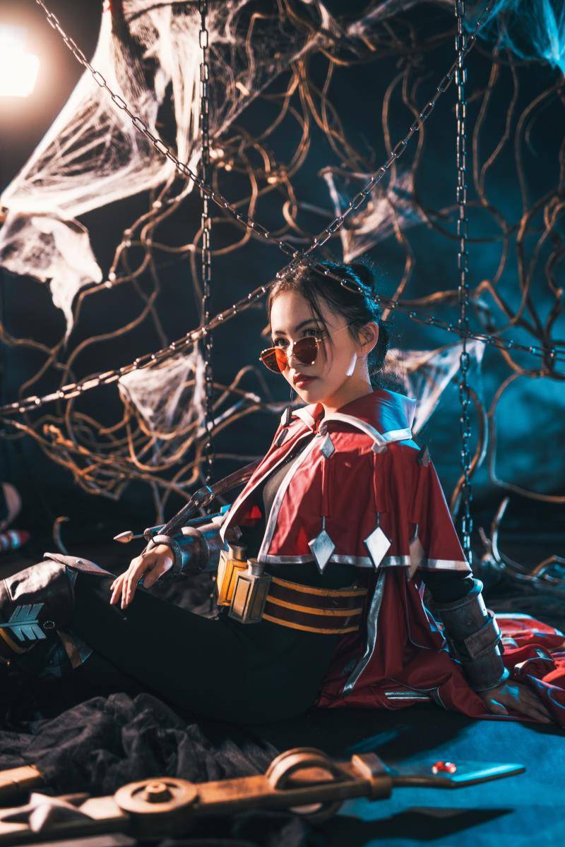 Cosplay福利/御姐风！英雄联盟暗夜猎手薇恩cosplay图片