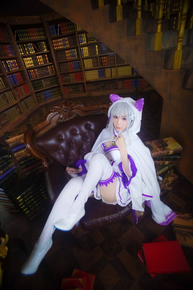 Cosplay福利/艾米莉娅E.M.T斗篷睡衣cos图片