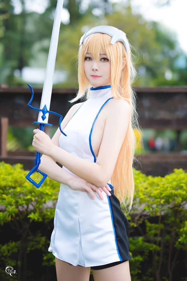 Cosplay福利/《怕不怕掉下来》在地下城寻求邂逅是否搞错了什么 艾丝·华伦斯坦COSPLAY美图欣赏 cn:Arty亞緹