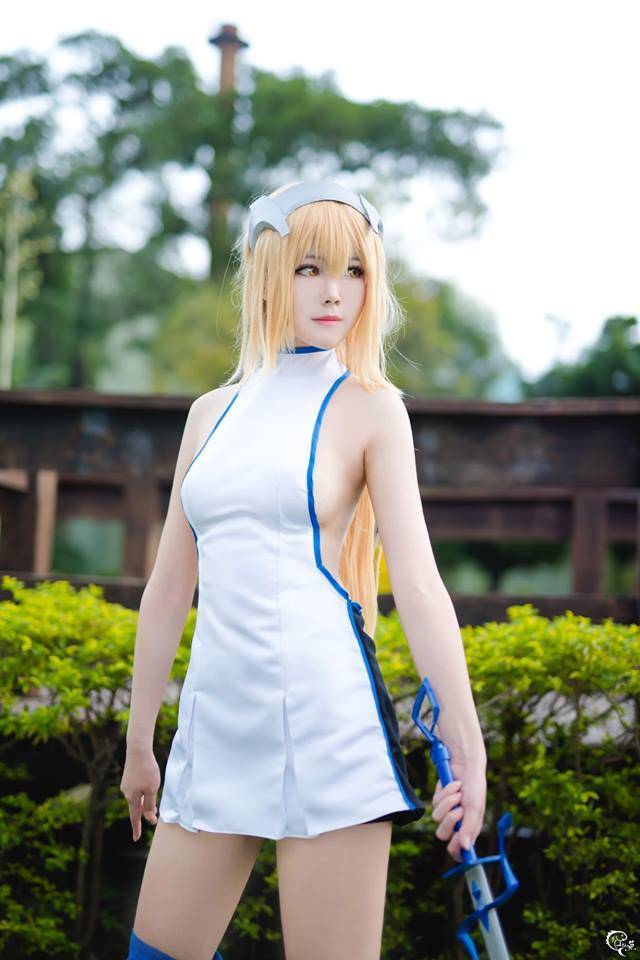 Cosplay福利/《怕不怕掉下来》在地下城寻求邂逅是否搞错了什么 艾丝·华伦斯坦COSPLAY美图欣赏 cn:Arty亞緹