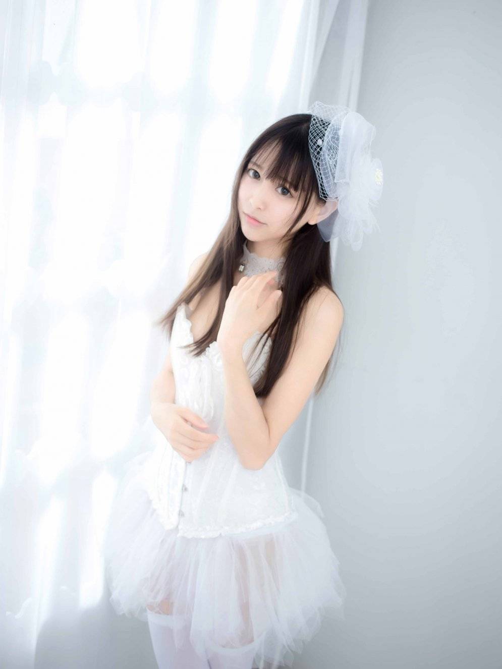 Cosplay福利/清纯美女白丝美腿蕾丝内衣美乳诱惑小雅妃子cos福利