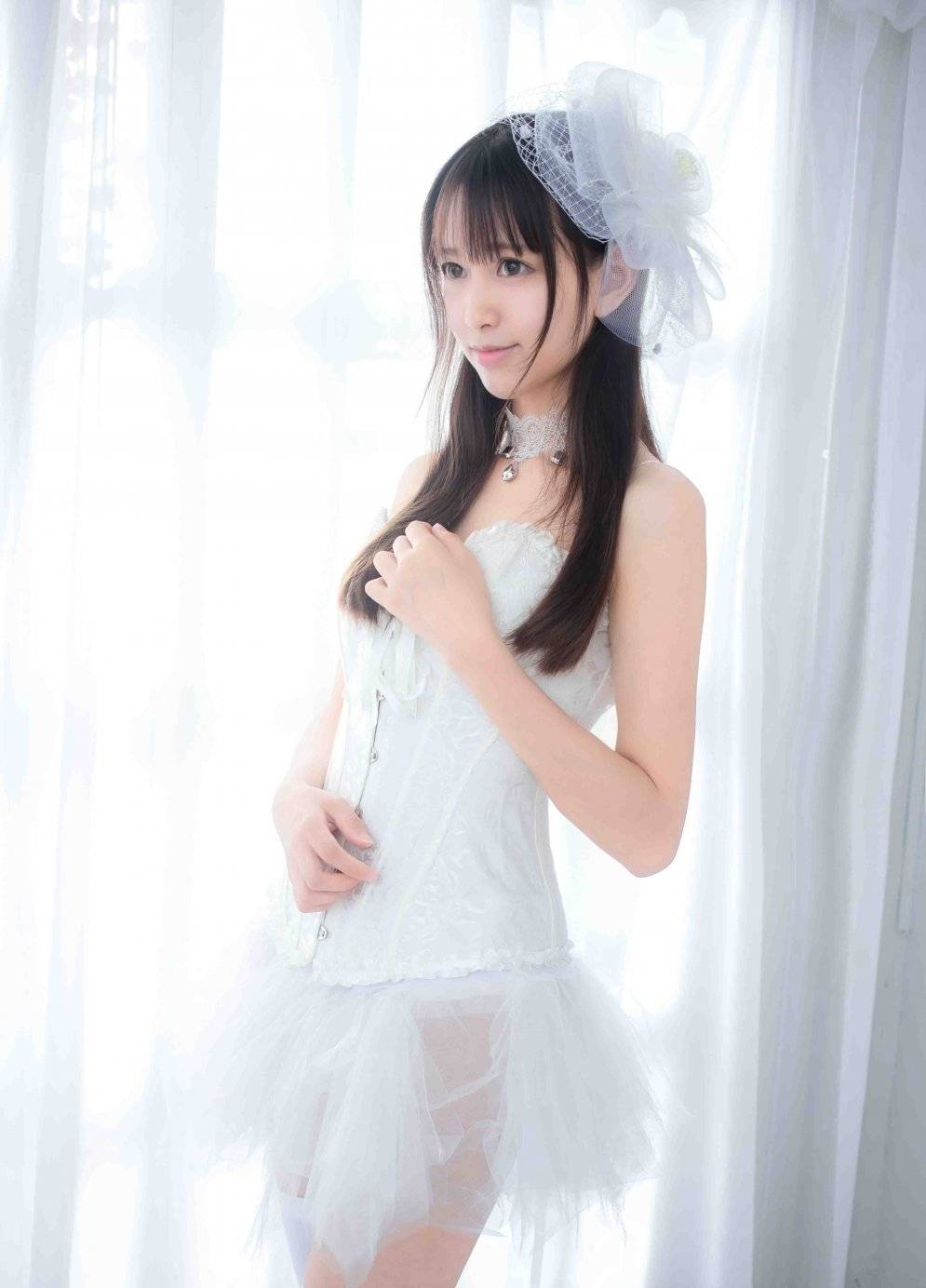 Cosplay福利/清纯美女白丝美腿蕾丝内衣美乳诱惑小雅妃子cos福利