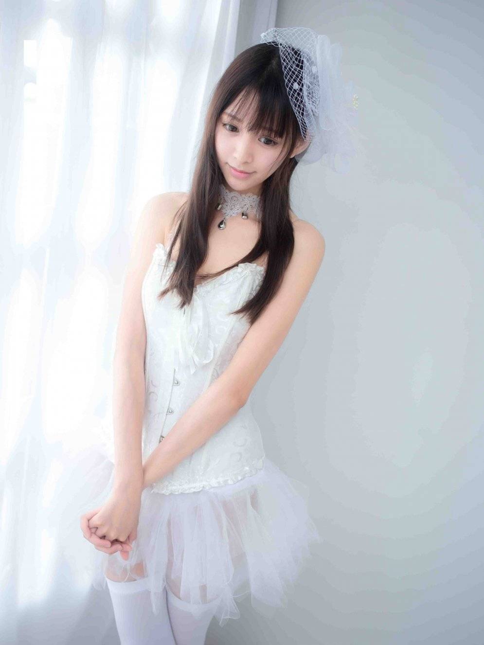 Cosplay福利/清纯美女白丝美腿蕾丝内衣美乳诱惑小雅妃子cos福利