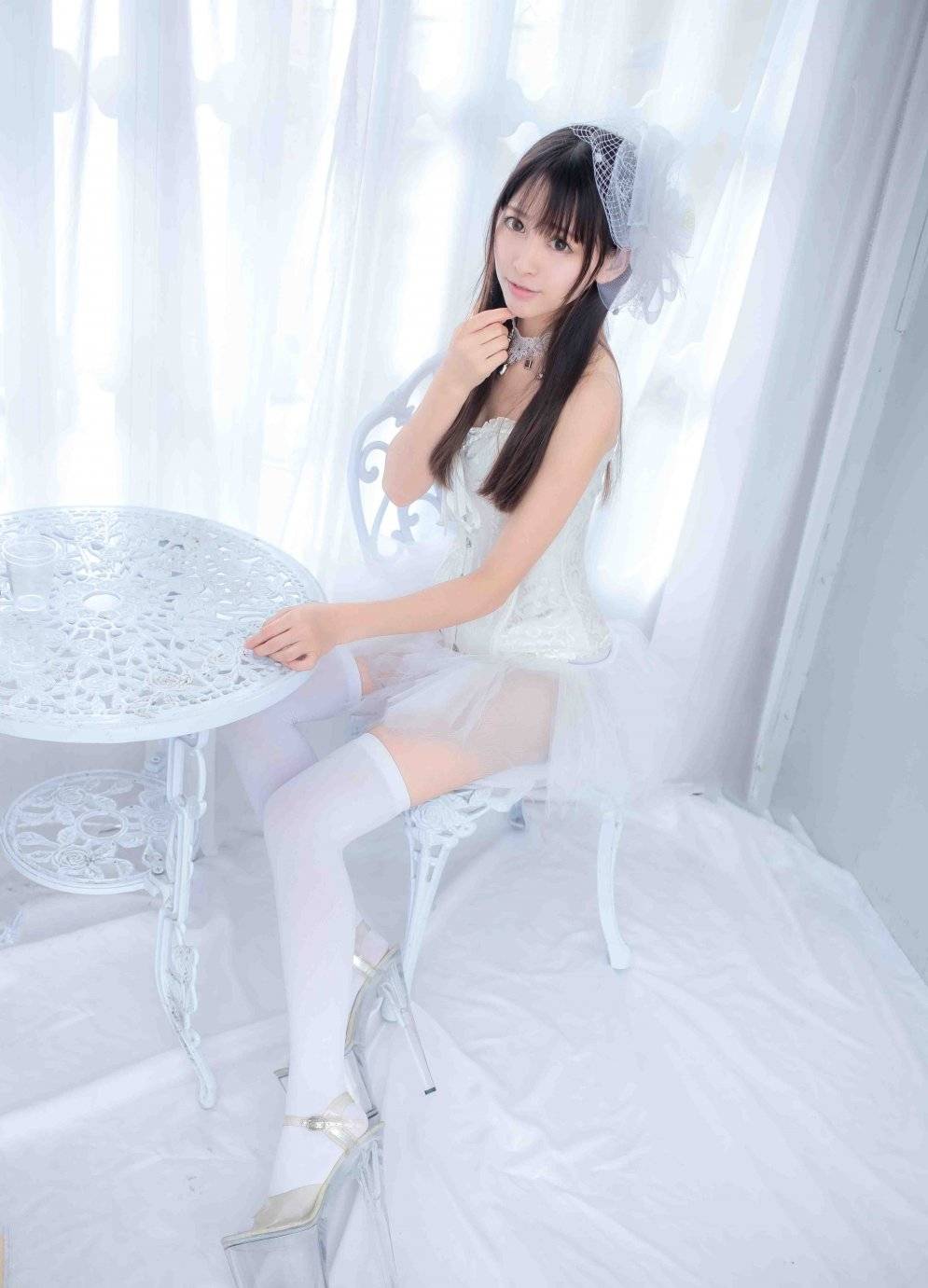Cosplay福利/清纯美女白丝美腿蕾丝内衣美乳诱惑小雅妃子cos福利