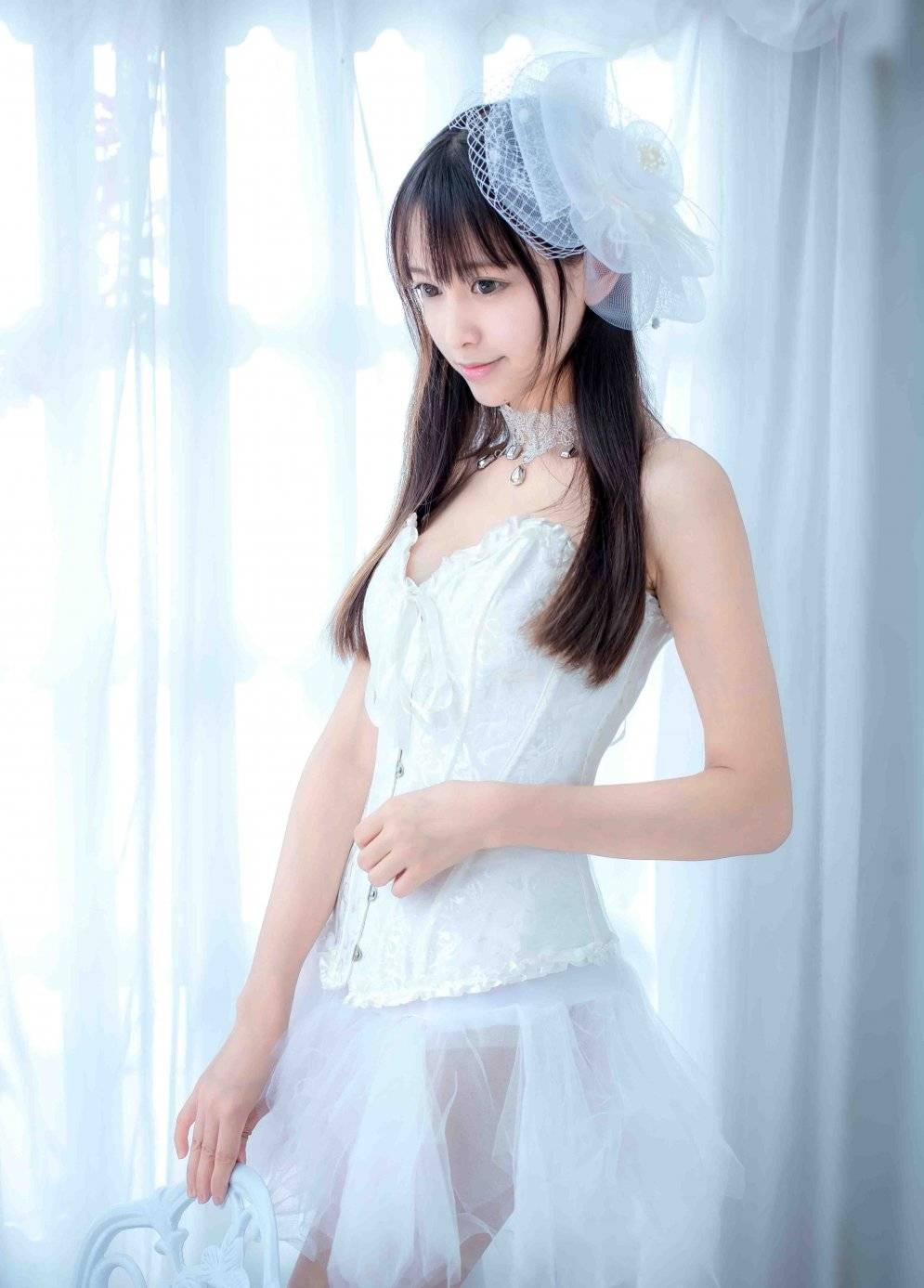 Cosplay福利/清纯美女白丝美腿蕾丝内衣美乳诱惑小雅妃子cos福利