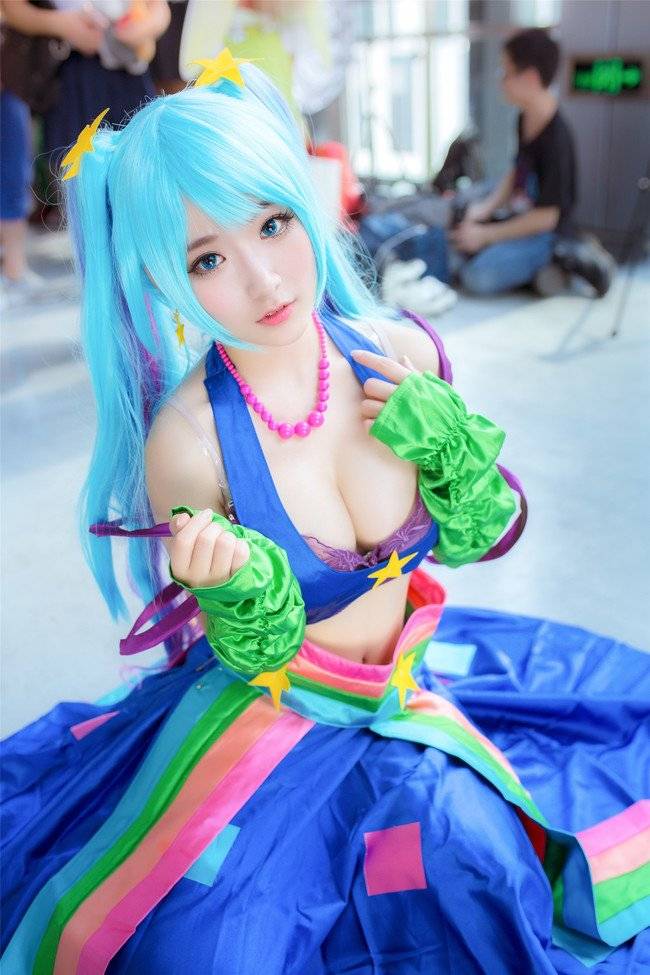 Cosplay福利/英雄联盟36D巨乳美女娑娜电玩琴女cos福利