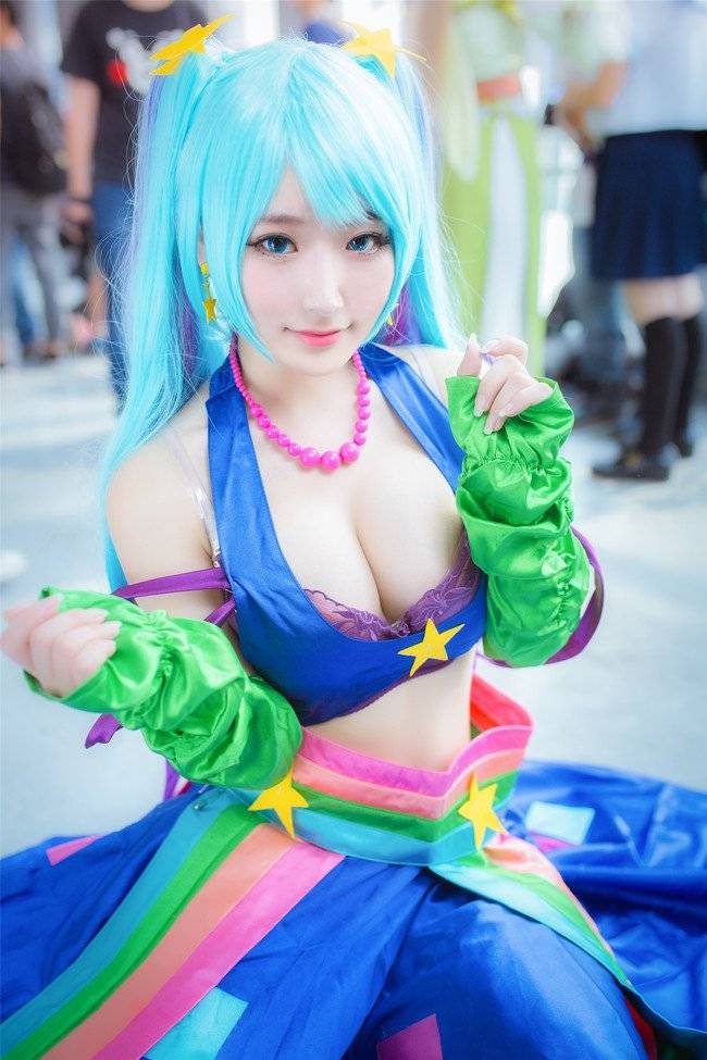 Cosplay福利/英雄联盟36D巨乳美女娑娜电玩琴女cos福利