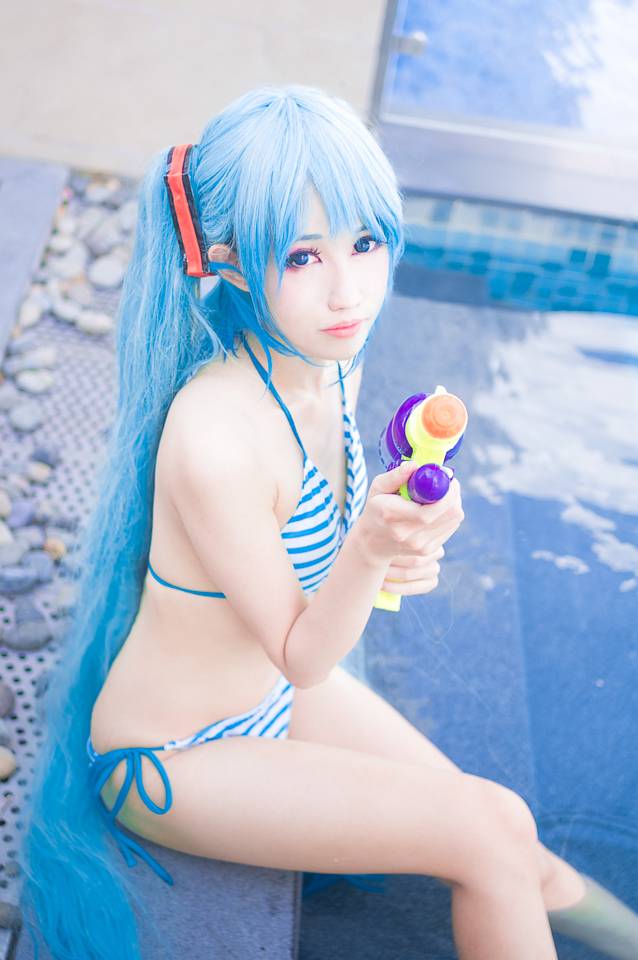 Cosplay福利/【腿控福利】VOCALOID初音未来泳装裸足cos福利