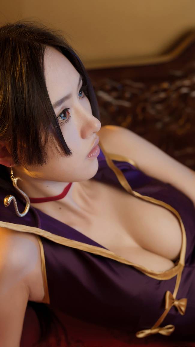 Cosplay福利/海贼王波雅·汉库克 御姐巨乳美腿