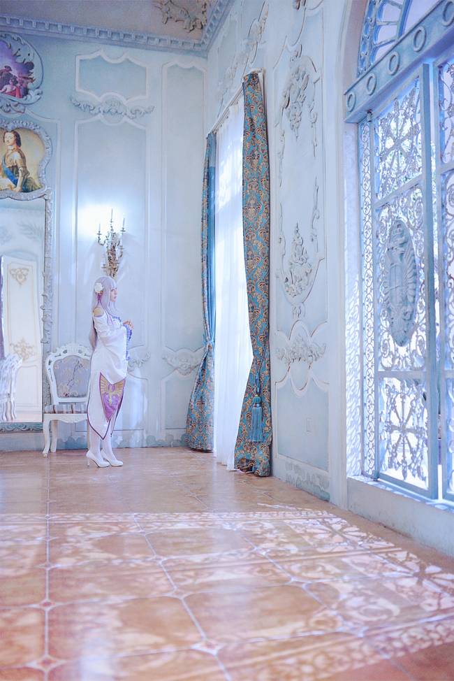 Cosplay福利/《从零开始的异世界生活》艾米莉娅白丝COS