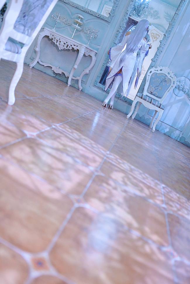 Cosplay福利/《从零开始的异世界生活》艾米莉娅白丝COS