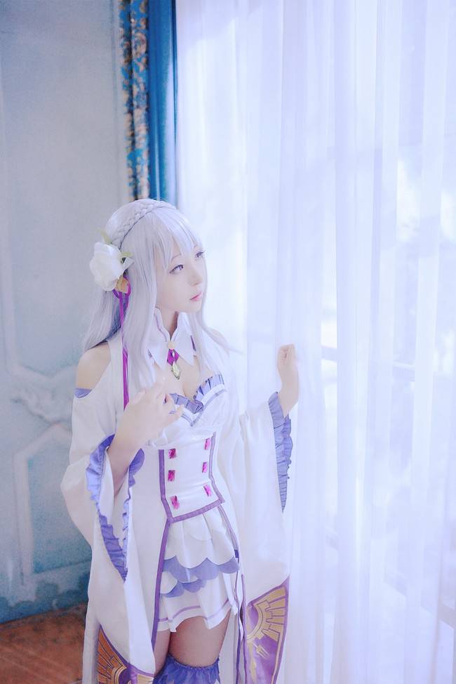 Cosplay福利/《从零开始的异世界生活》艾米莉娅白丝COS