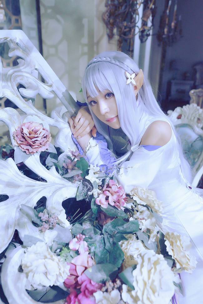 Cosplay福利/《从零开始的异世界生活》艾米莉娅白丝COS
