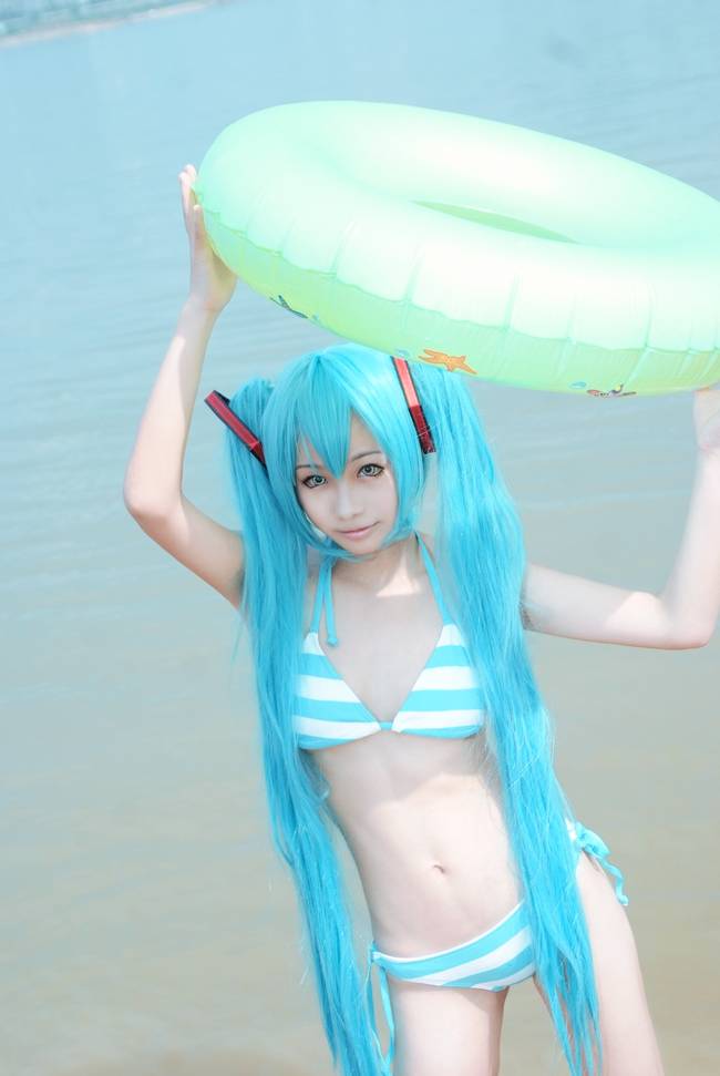 Cosplay福利/VOCALOID初音未来泳装无下限cos福利图片