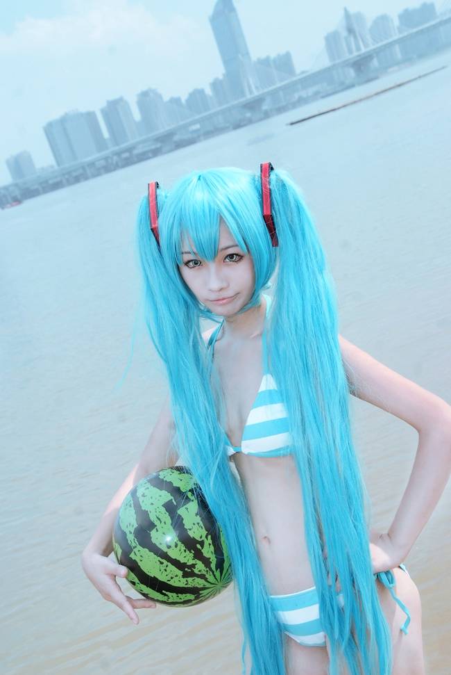 Cosplay福利/VOCALOID初音未来泳装无下限cos福利图片