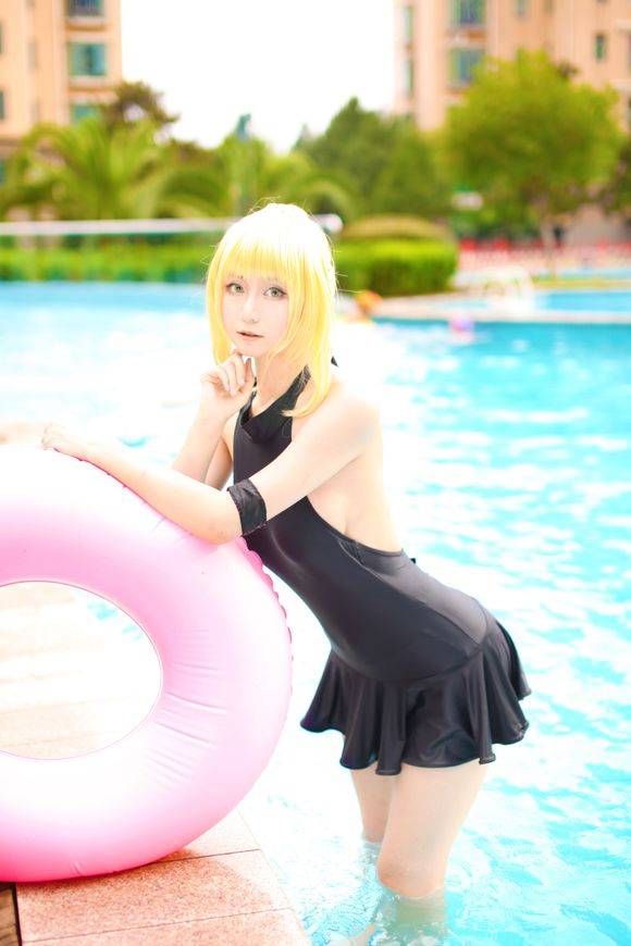 Cosplay福利/【COS正片】saber亚瑟王泳装长腿福利cos美图