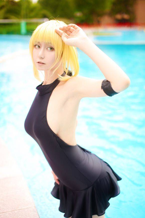 Cosplay福利/【COS正片】saber亚瑟王泳装长腿福利cos美图