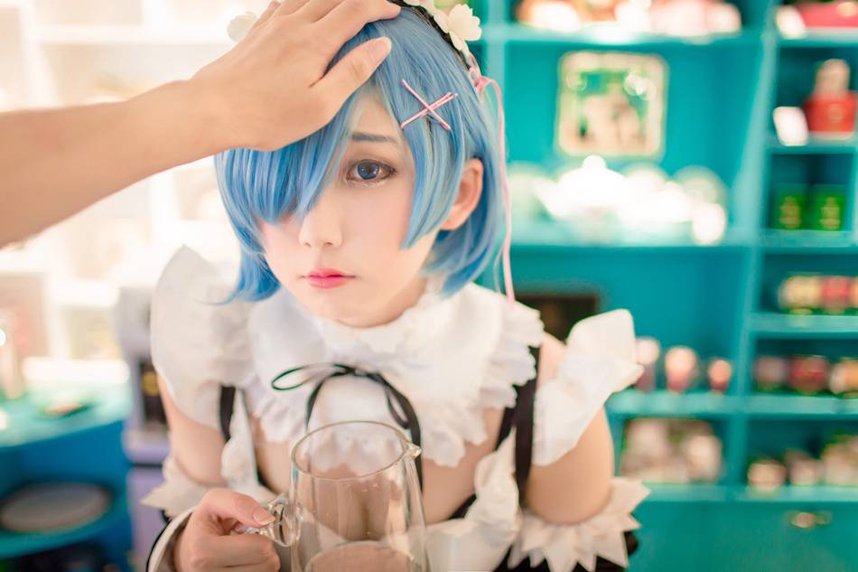 Cosplay福利/《从零开始的异世界生活》蕾姆白丝COS福利