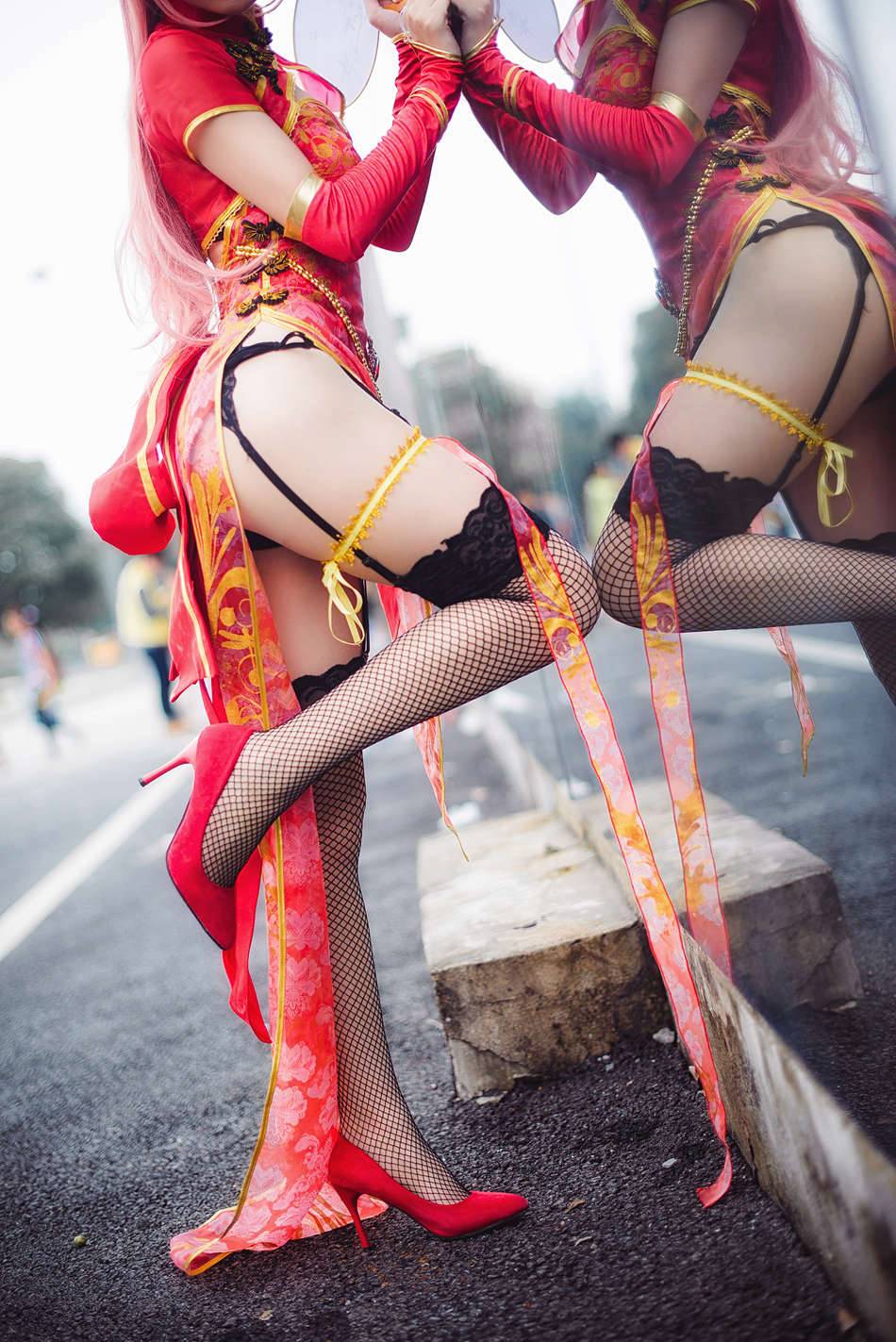 Cosplay福利/巡音Luka金丝雀白腿黑丝COS