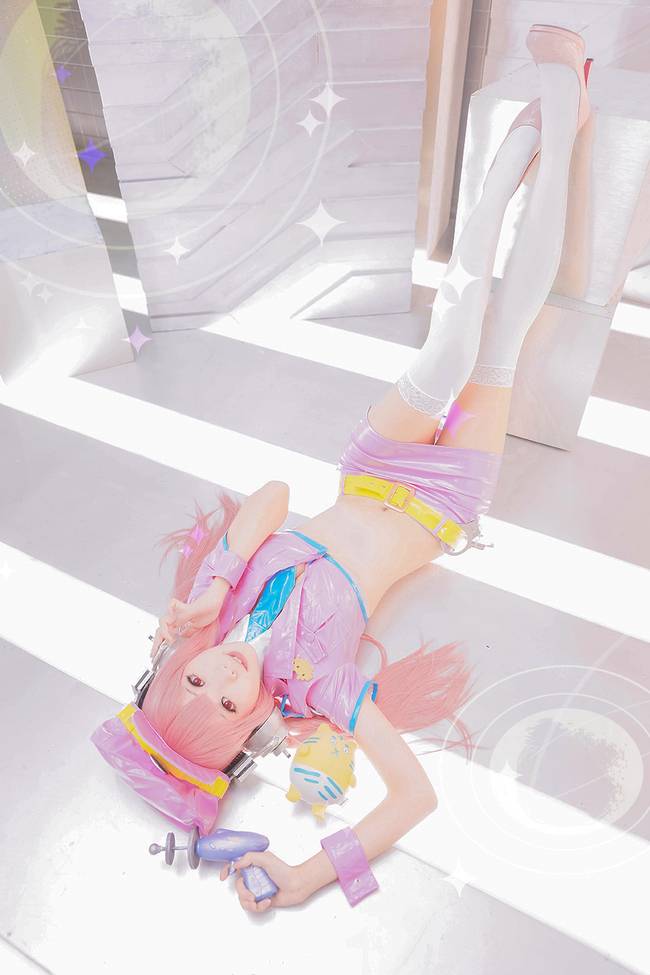 Cosplay福利/大胸妹白丝美腿COS索尼子宇宙警察福利