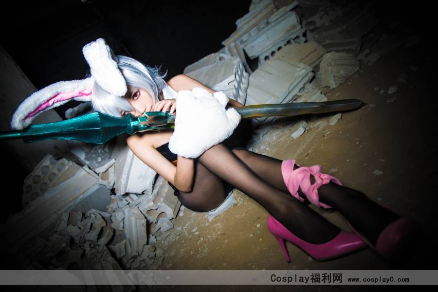 Cosplay福利/美女coser啾小妍英雄联盟锐雯兔女郎cosplay腿控福利