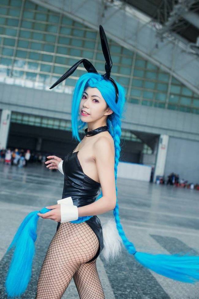 Cosplay福利/英雄联盟cosplay金克丝爆乳兔女郎黑丝渔网袜福利