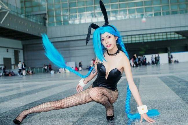 Cosplay福利/英雄联盟cosplay金克丝爆乳兔女郎黑丝渔网袜福利